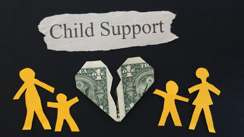 Paper-Cutouts-of-Family-Who-Uses-Child-Support